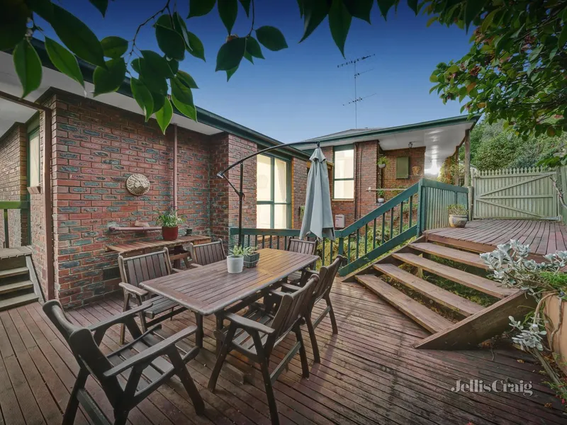 Family entertainer, walk to Templestowe Village