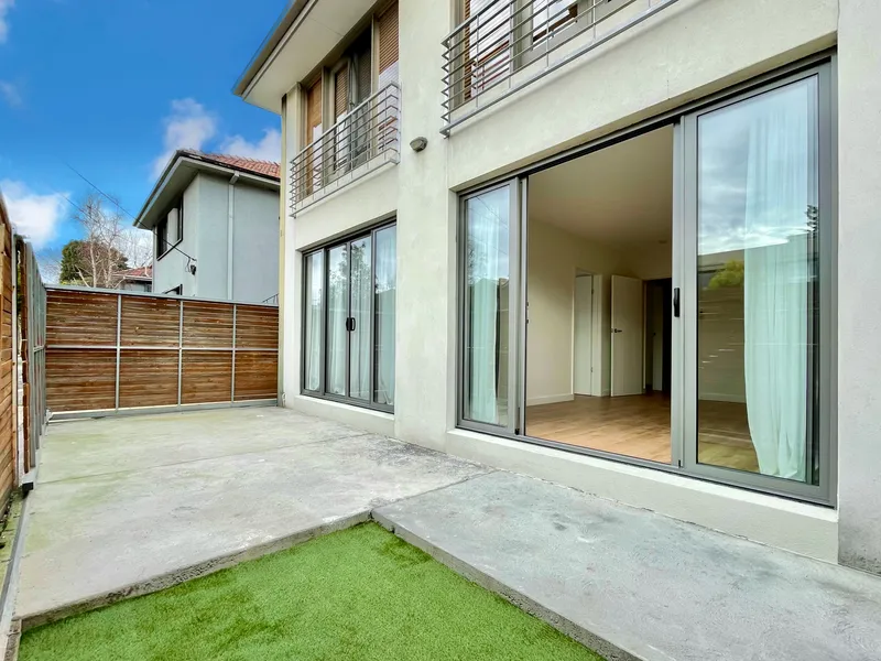 NEWLY RENOVATED THREE BEDROOM GROUND FLOOR APARTMENT | HODGES CAULFIELD