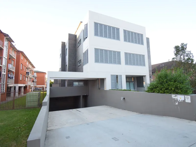 COUPLE OF YEAR OLD 2 BEDROOM MODERN APARTMENT on GROUND FLOOR