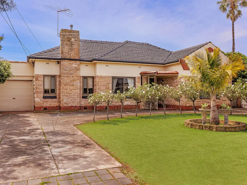 Classic stone fronted residence of 8 main rooms on 775sqm (approx) land