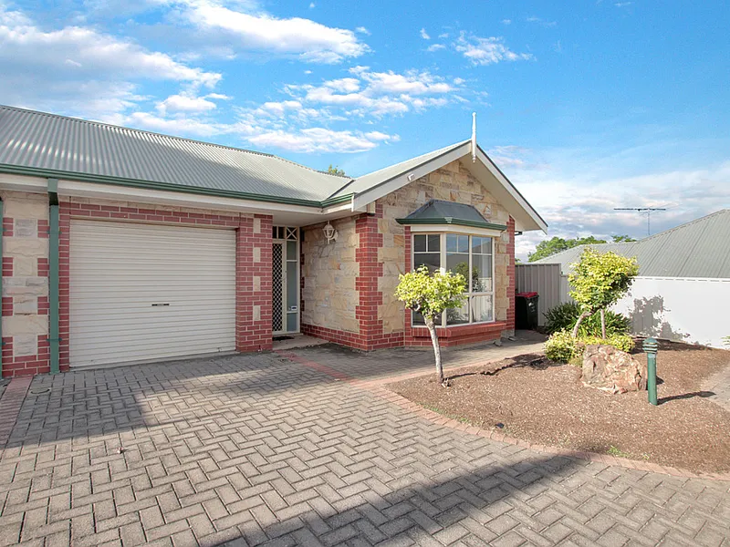 Spacious Homette - Close to All Amenities! (No Pets)