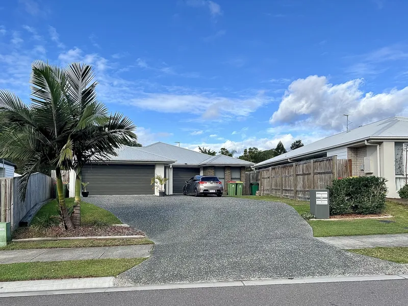 DUAL KEY Living ... 4 Roselea Av, Bahrs Scrub