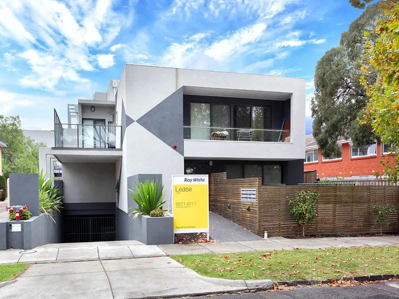 Online Auction | Position Perfect with Urban Flair