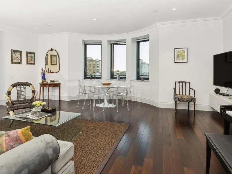 FULLY FURNISHED Sophisticated Manhattanesque Apartment