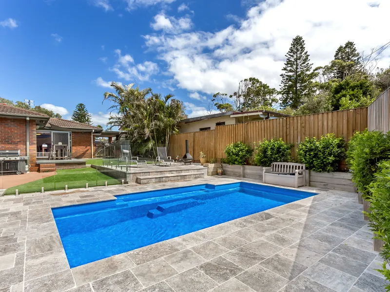 Single level Home With A Low Maintenance Lifestyle!