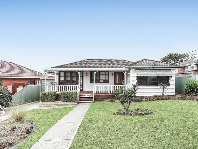 Generous bedrooms with built-ins in two rooms 