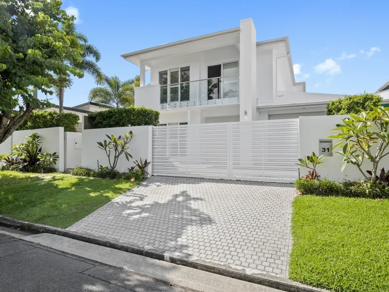 Modern, cool coastal living... a stroll to TSS & the rivers edge