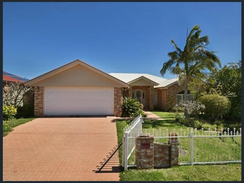 Modern, Convenient Middle Ridge