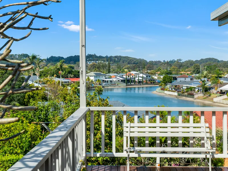 FAMILY HOME WITH SUNRISE VIEWS
