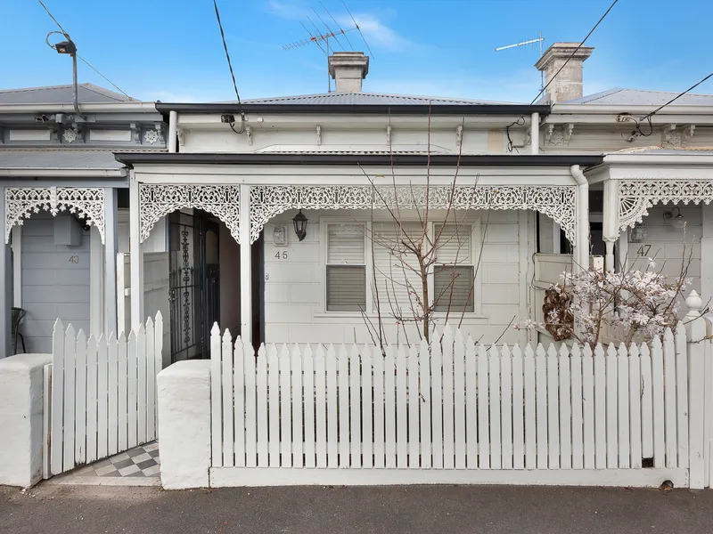 Victorian Cottage With Rear Bungalow