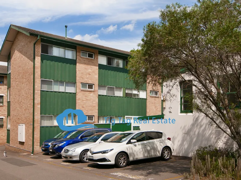 Style And Convenience 2 Bedrooms Unit in Summer Hill, Close to Train Station
