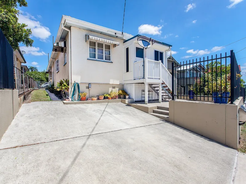 Dual Income - City Views, High Exposure and Development Potential!