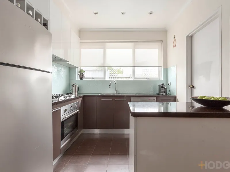 MODERN FAMILY LIVING IN THE ZONE | HODGES CAULFIELD