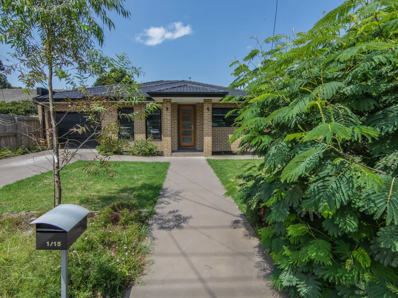 Ideally located modern unit