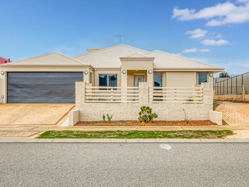LARGE MODERN FAMILY HOME!!! READY TO MOVE IN!!