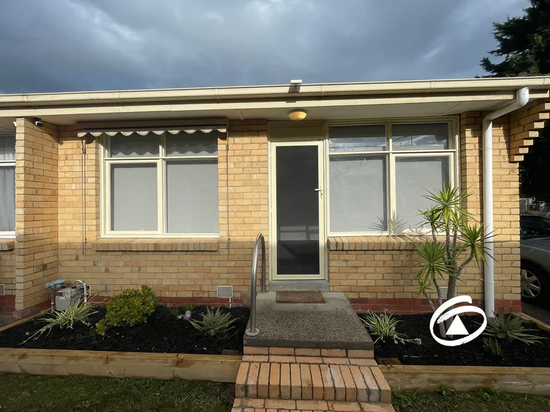 FULLY RENOVATED 1 BEDROOM UNIT