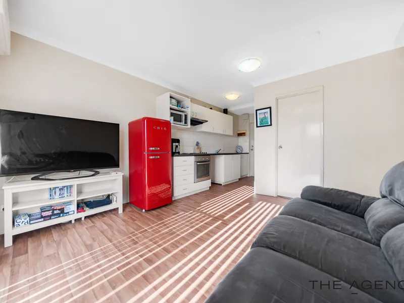 GROUND FLOOR, COURTYARD, GATED COMPLEX!!!