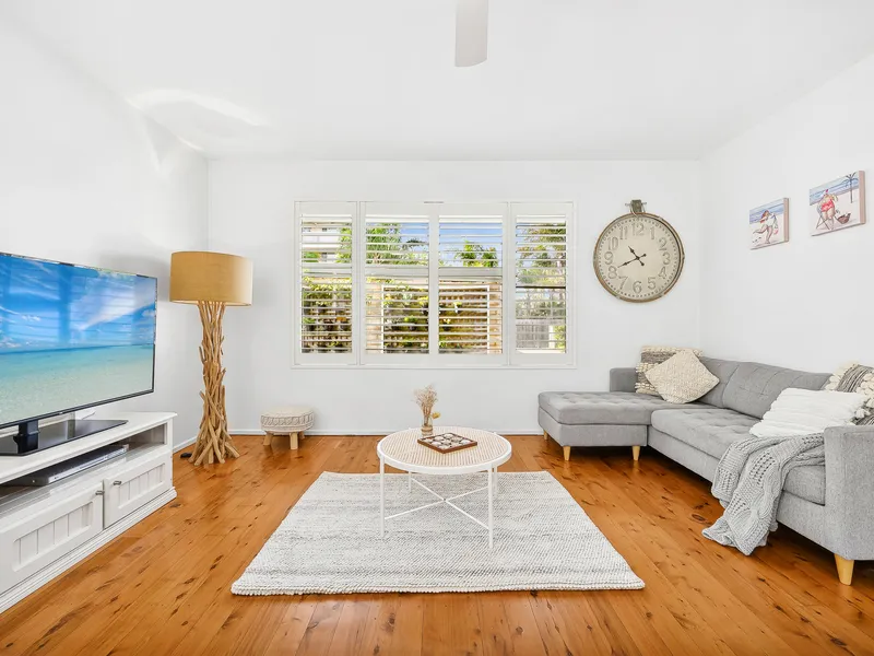 Renovated apartment, one block from the beach