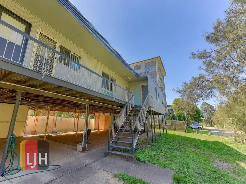 HANDY LOCATION - TWO BEDROOM UNIT - SORRY NO PETS !