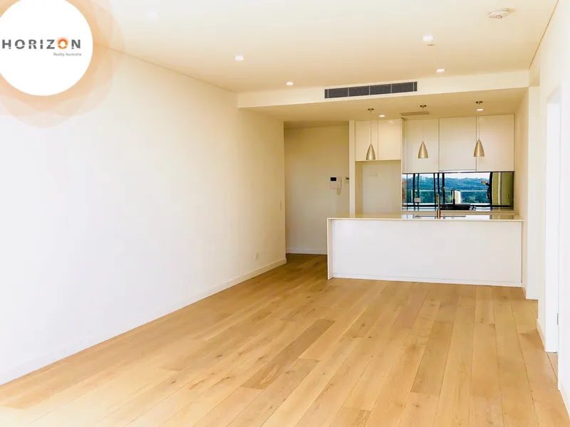 North-facing three bedroom apartment on level 18 for lease