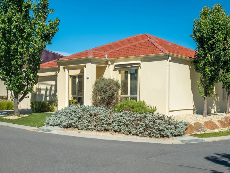 Bendigo Domain Country Club - Enjoy three bed or two living in this multi purpose Villa
