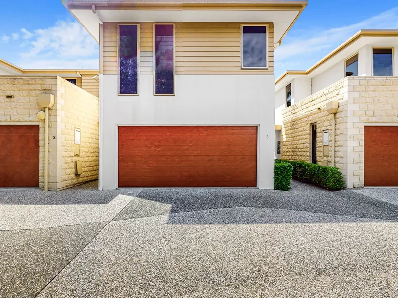 Gorgeous and freshly renovated townhouse in private gated complex