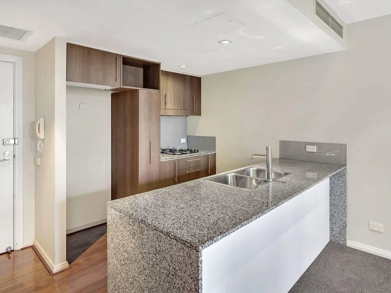 PREMIUM CITY LIVING WITH SENSATIONAL VIEWS