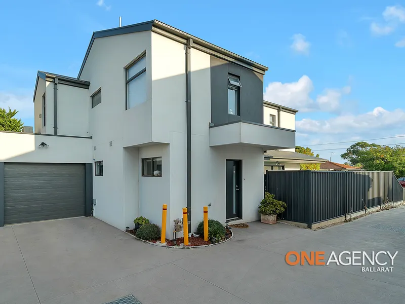 Sophisticated Townhouse with Convenience at the doorstep!!!