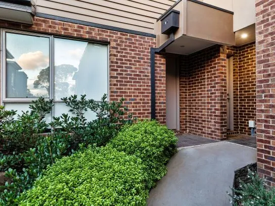 MODERN HOME IN BRILLIANT LOCATION