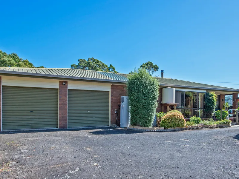 6 Acres on the Edge of Town