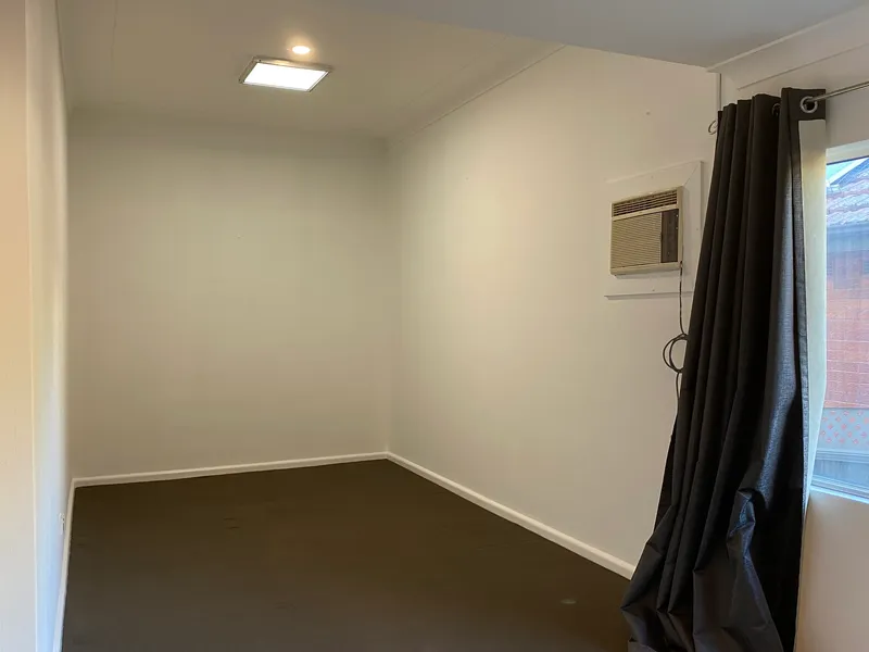 Neat 1 Bedroom Granny Flat!