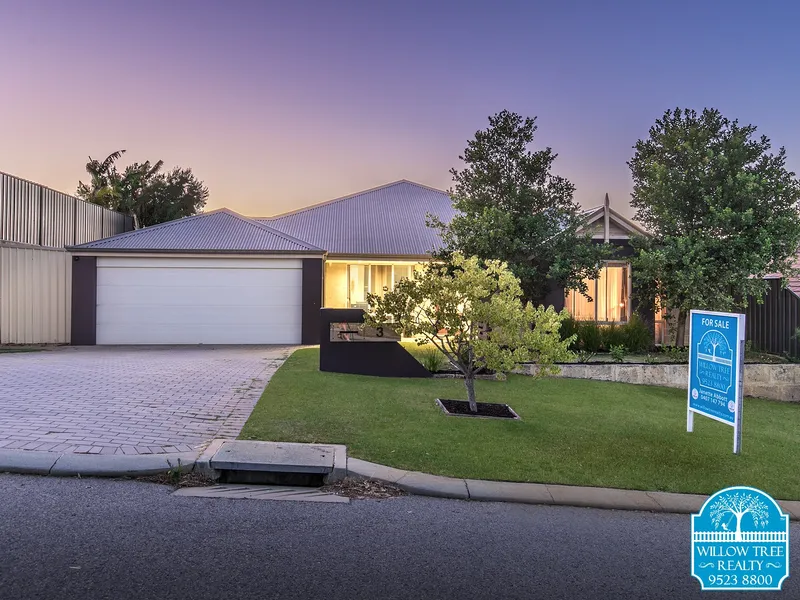 UNDER CONTRACT With Janette Abbott!  RELAX IN THE RIDGE ESTATE!