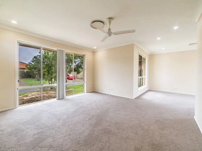 Spacious Family Home, Two Living Areas, Ducted Air Conditoning
