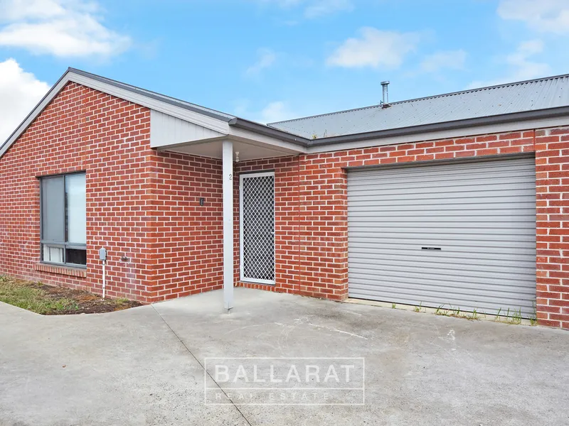 EXCELLENT 2-BEDROOM UNIT IN SEBASTOPOL AWAITS!