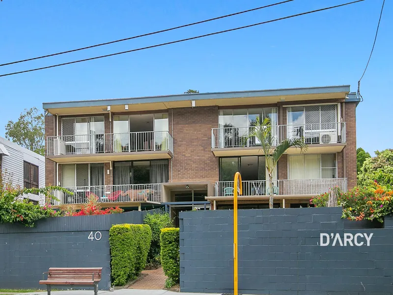 Parkside Apartment Close to Transport, Shops and Riverfront