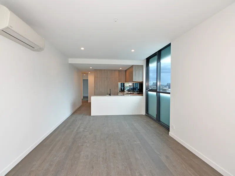 Stunning 2 Bedroom, 2 Bathroom Apartment