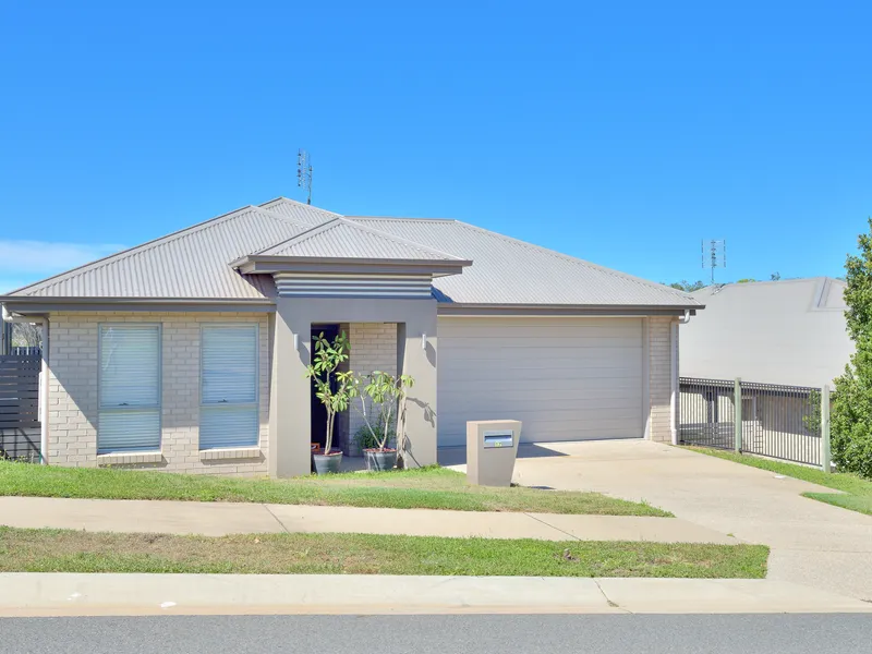 Modern & Stylish Lowset in Riverstone Rise.