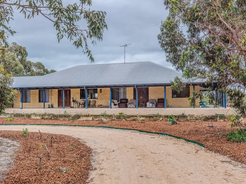 Kangaroo Lake Homestead  – Barragup, WA Freehold 5.6-hectare property with lake views, beautiful home and separate office/studio.