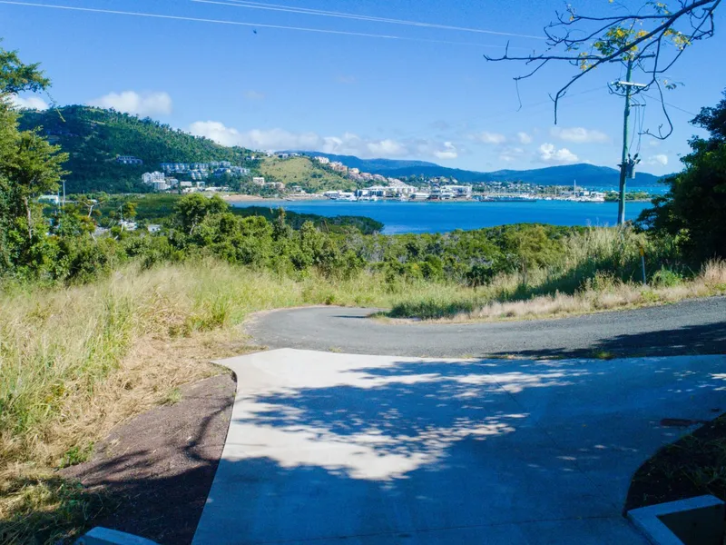 Elevated 180 Degree Views Over the Coral Sea, Airlie Beach, and Jubilee Pocket