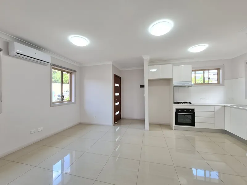 FANTASTIC LOCATION - 2 Bedroom Grannyflat