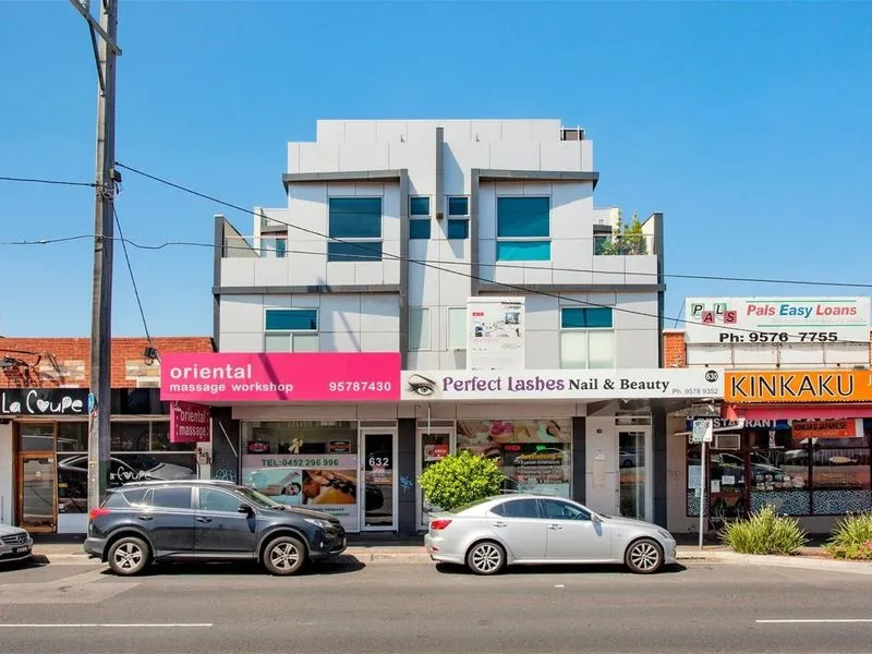 A Contemporary, Low Maintenance Lifestyle!