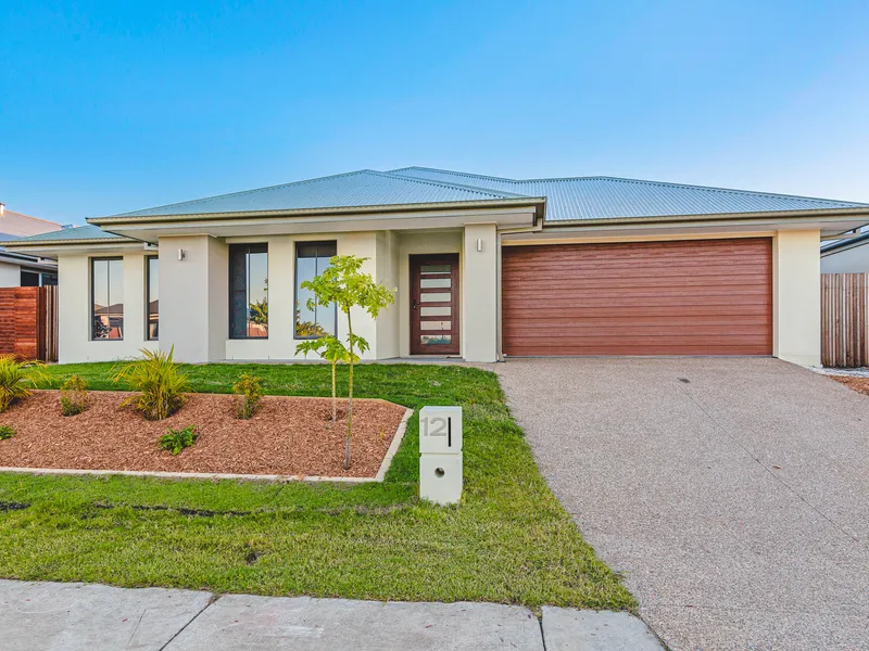 NEAR NEW GAINSBOROUGH GREENS STUNNER - 5 BEDROOMS, 3 LIVING AREAS!