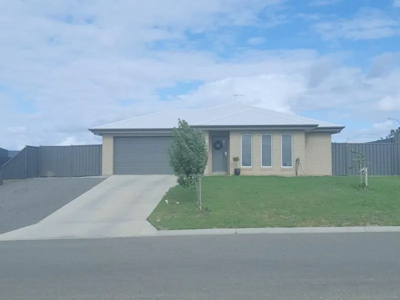 Near-new Family Home