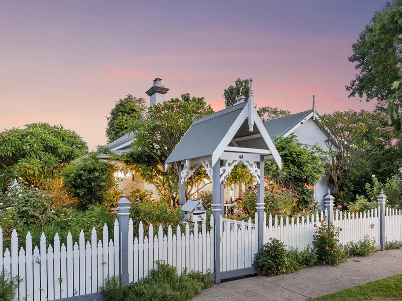 (C1905) RARE TURN OF THE CENTURY CLASSIC WITH MAJESTIC GARDENS on OVER 1000 SQM (R30 Zoning)