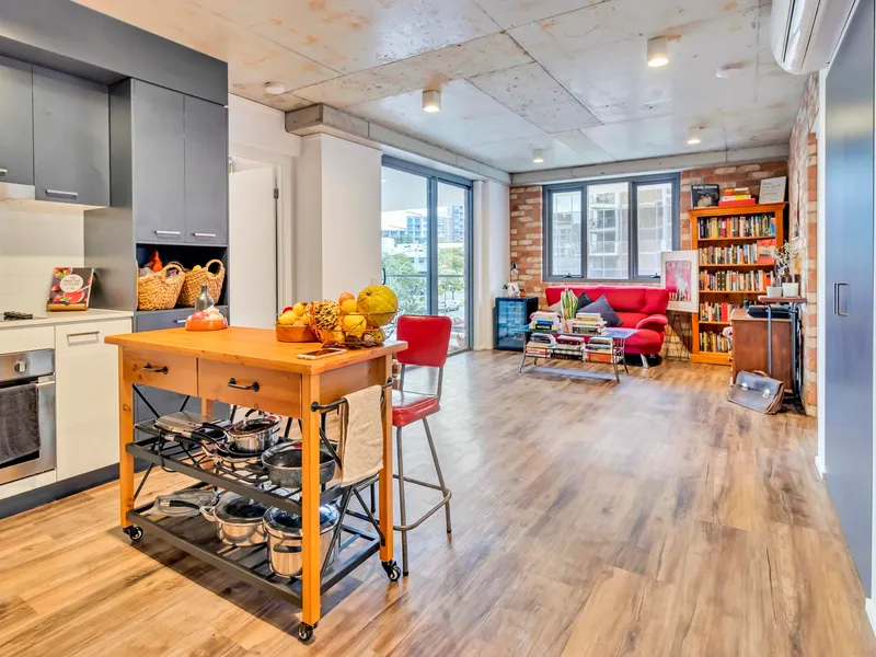 Stylish Apartment in an Extra Convenient Location!