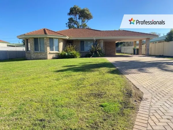 Spacious Easy Care Home that is close to all!