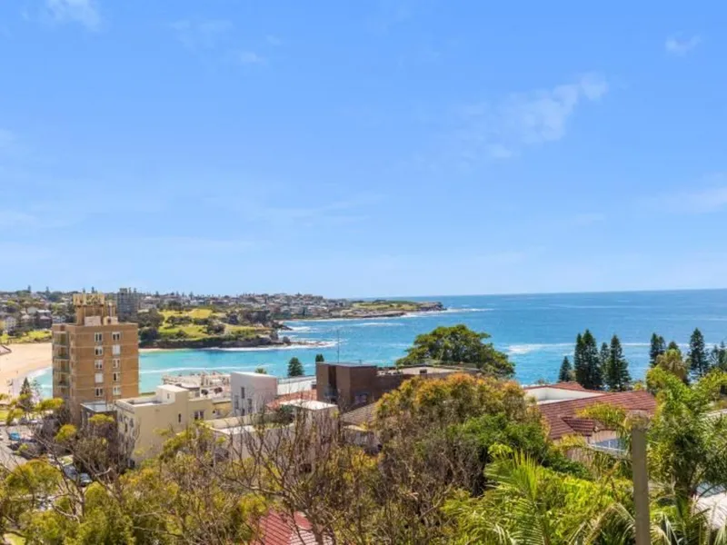 Unbelievable Panoramic Views from this Semi-like Apartment