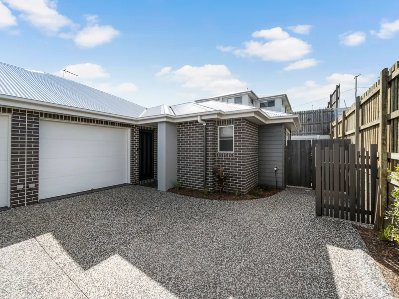 Investors: this near-new University Area Unit is leased until Feb 2025. Get income from Day 1.