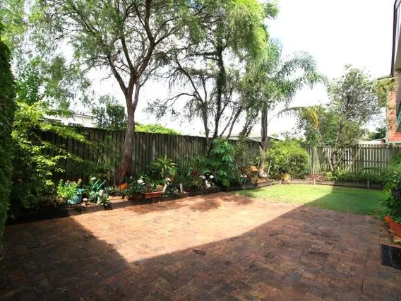 Private Garden Oasis - Great Size, Walk to Transport, Parks and Shops