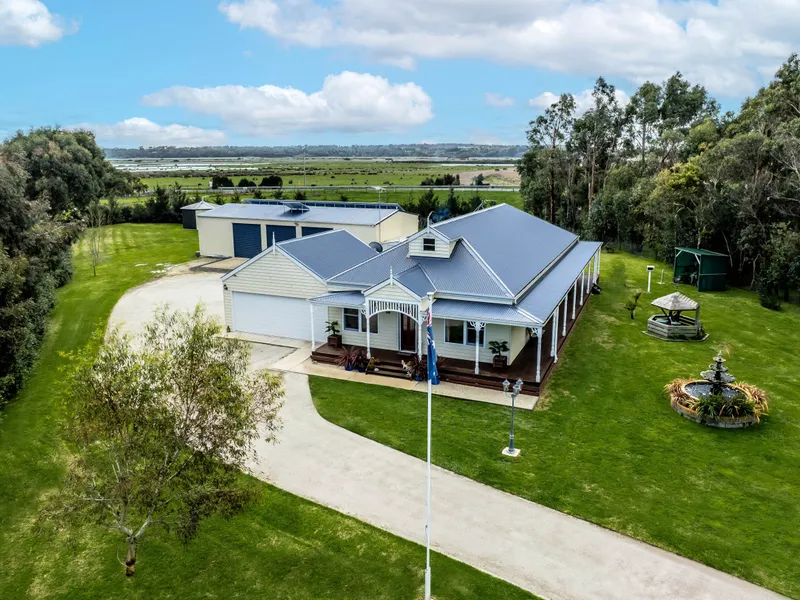 Outstanding County Lifestyle Opportunity